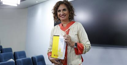 La ministra de Hacienda, María Jesús Montero, durante la rueda de prensa posterior al Consejo de Ministros celebrado este martes en La Moncloa.