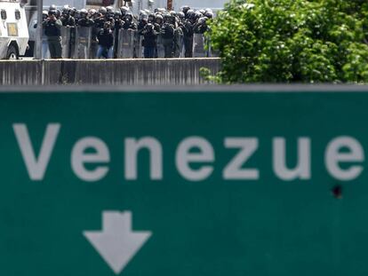 Polic&iacute;a antidisturbios durante una manifestaci&oacute;n en Caracas. 