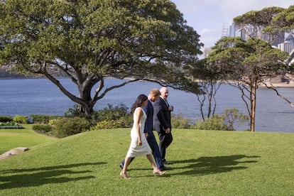 Los duques de Sussex, con el gobernador general sir Peter Cosgrove.