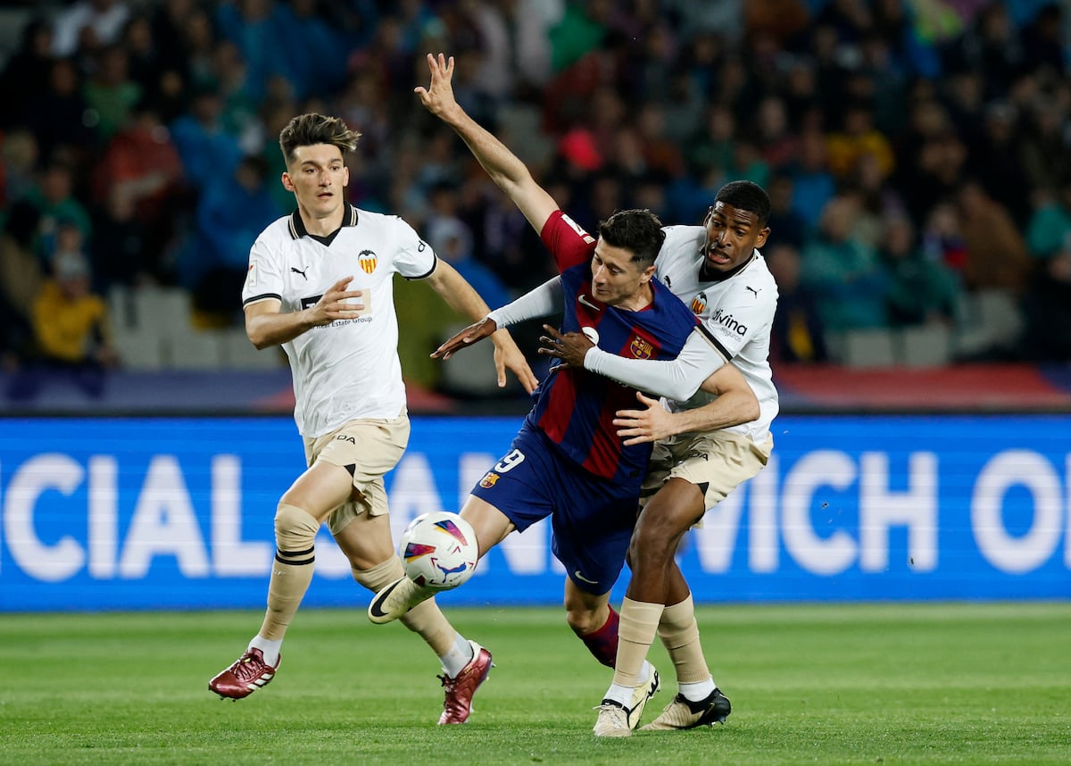 Barcelona – Valencia, en directo | Hugo Duro empata el encuentro en Montjuic, después de un error de Ter Stegen | Fútbol | Deportes