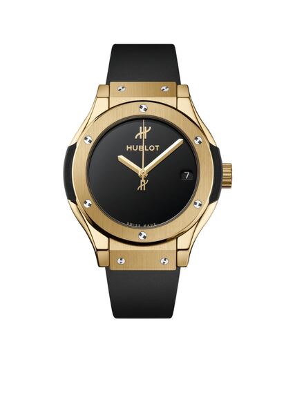 Hublot recupera el reloj que revolucionó la industria en la década de los 80: el diseño ‘Classic Fusion’, que mezcla el lujo de su caja de oro con el estilo deportivo de su correa de caucho. 18.600 €
