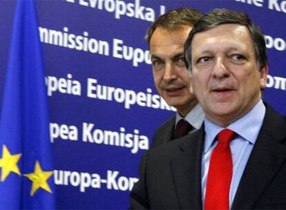 Zapatero y Durão Barroso, tras la rueda de prensa de ayer.