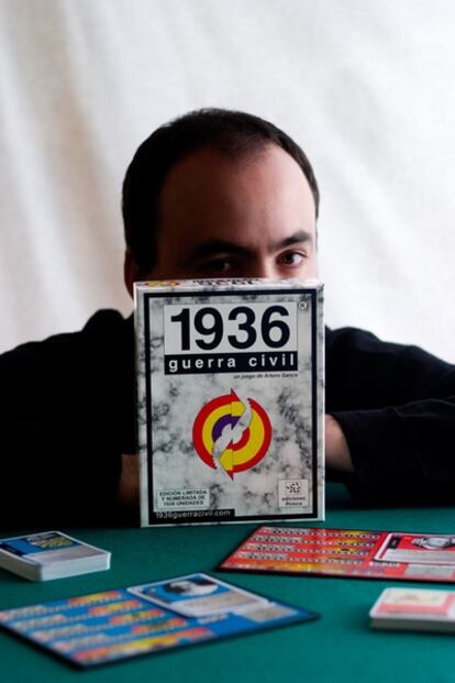 Arturo García with his Civil War game.