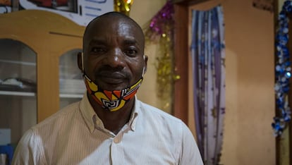 Williamson Kajibwami, un congoleño de 46 años, fundó en el 2017 la Asociación de Refugiados para el Desarrollo (RAD) en Uganda.