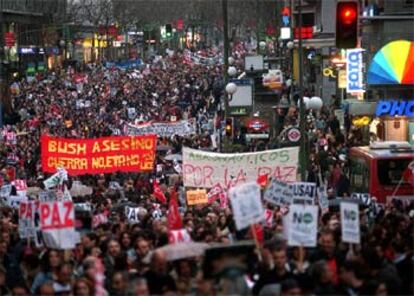 La manifestación de Madrid, a su paso por la Plaza de España.