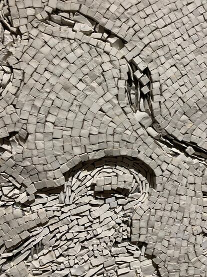 Detalle del mosaico 'Il sogno delle nuvole' realizado por la Scuola Mosaicisti del Friuli.