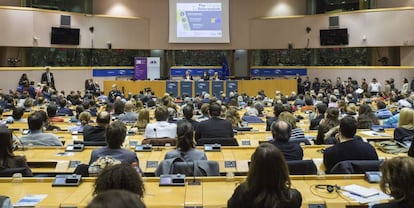 Junqueras, Puigdemont y Romeva, durante la conferencia en las instalaciones del Parlamento Europeo.
