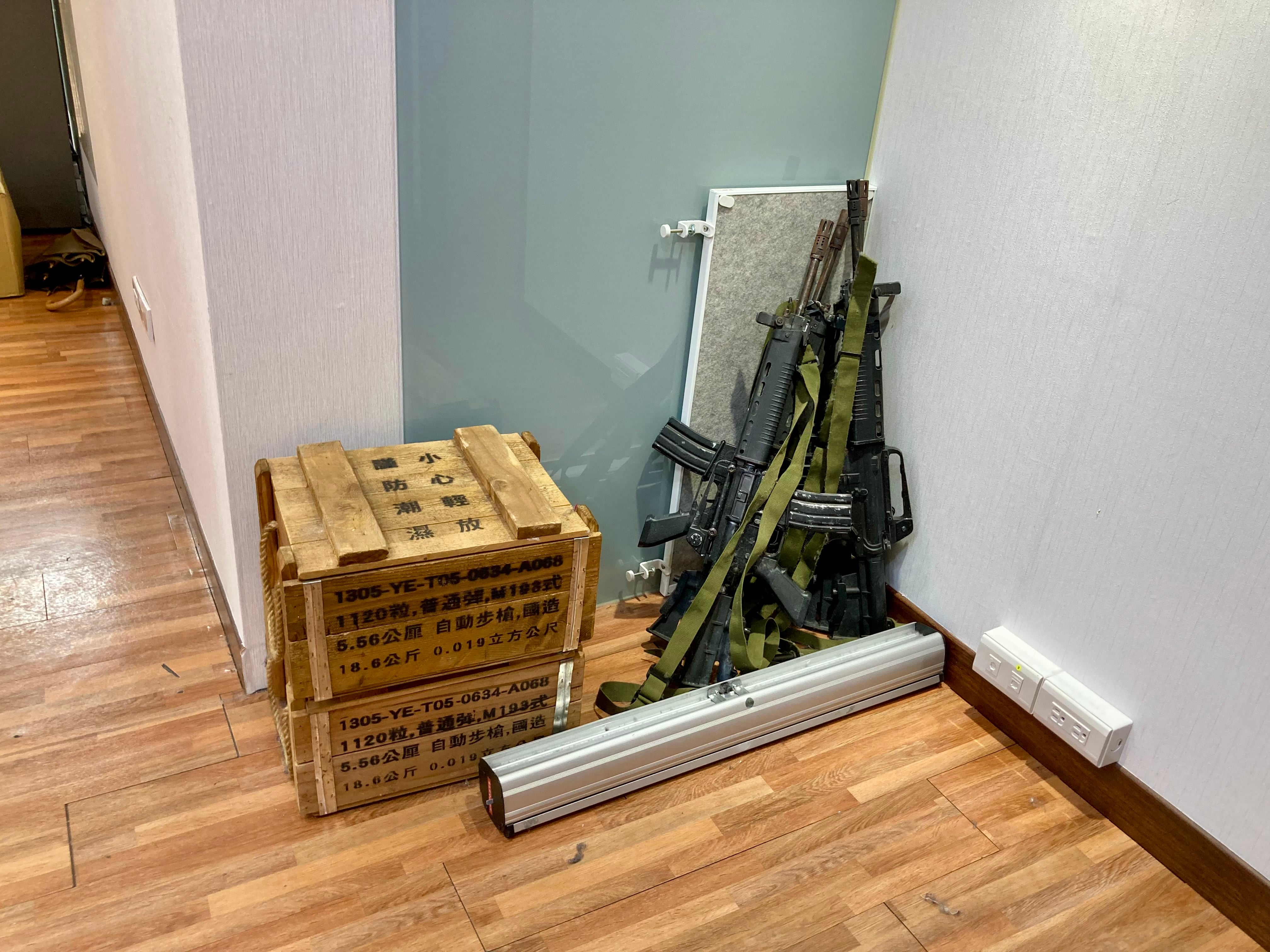 Réplicas de fusiles de asalto usadas en el rodaje de Zero Day Attack, una miniserie taiwanesa que explora qué ocurriría en caso de invasión china, el 20 de mayo.
