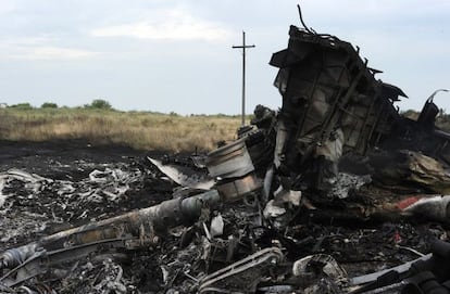 Restos del Airbus de Malaysia Airles que estalló el 17 de julio de 2014 en el este de Ucrania.