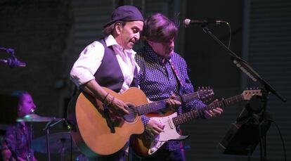 Álvaro Urquijo y Ramón Arroyo durante el concierto.