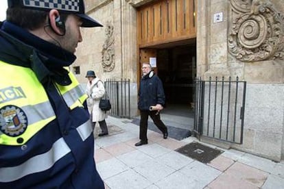 EL Ayuntamiento de Salamanca ha anunciado un dispositivo de la Policía Local para impedir mañana el traslado de los legajos desde el Archivo de la Guerra Civil.