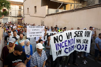 Algunas de las pancartas vistas en la manifestación de Piera de este viernes por la tarde.