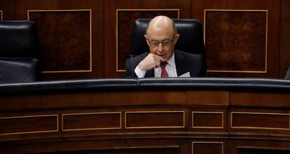 El ministro de Hacienda, Crist&oacute;bal Montoro, en el Congreso de los Diputados.