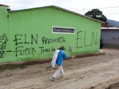 Paredes con letreros sobre  el ELN en las calles del sector de La Parada, en Villa del Rosario (Colombia).