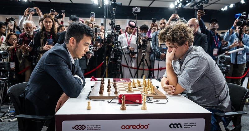 Un momento de la final Abdusattórov-Carlsen del Mundial Relámpago en Doha, este martes