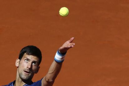 El tenista serbio Novak Djokovic, antes de sacar.