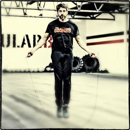 El actor sevillano F&eacute;lix G&oacute;mez en Singular Box, el gimnasio donde practica &#039;cross fit&#039;.