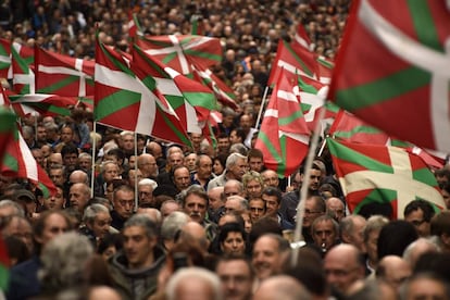 Ikurri&ntilde;as en una manifestaci&oacute;n a favor de la excarcelaci&oacute;n de presos de ETA.