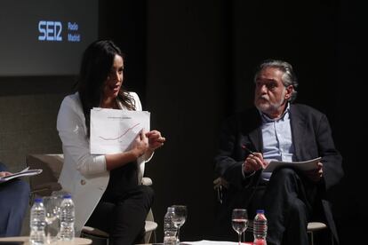 Begoña Villacís (Ciudadanos) y Pepu Hernández (PSOE), durante el debate.