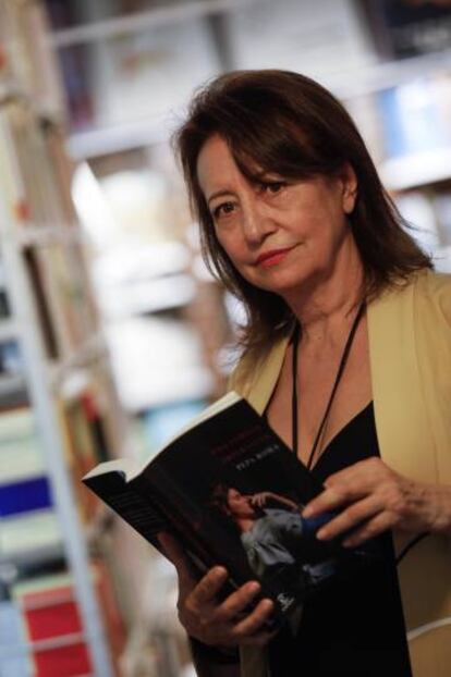 La periodista y escritora Pepa Roma, en la presentación de su nuevo libro, 'Una familia perfecta', en Madrid.