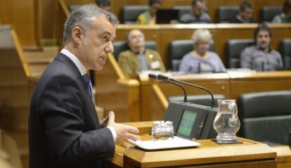 El lehendakari en la tribuna del Parlamento vasco