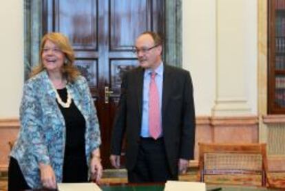 Elvira Rodr&iacute;guez, presidenta de la CNMV, y Luis Mar&iacute;a Linde, gobernador del Banco de Espa&ntilde;a.