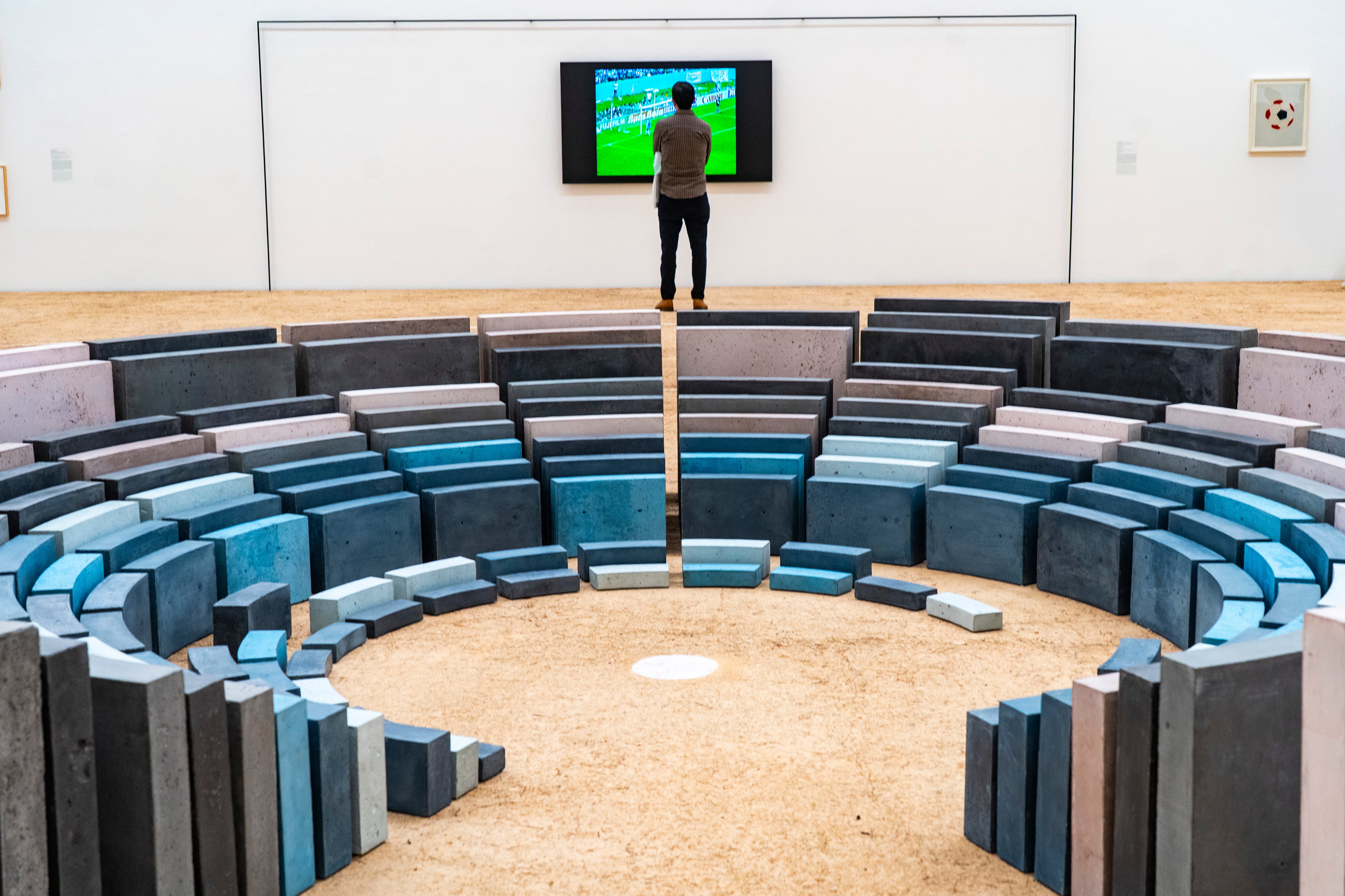 El fútbol y el arte hablan un mismo lenguaje en una exposición en el Museo Jumex