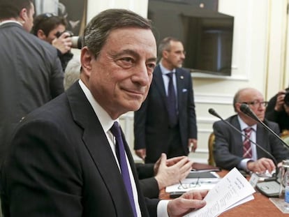 El presidente del Banco Central Europeo (BCE), Mario Draghi (i). EFE/Archivo