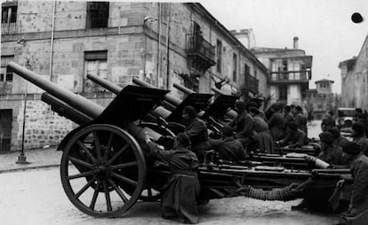 Cañones de artillería italianos en Sigüenza (Guadalajara), en octubre de 1936. La fotografía la tomó Guido Giovinazzi.