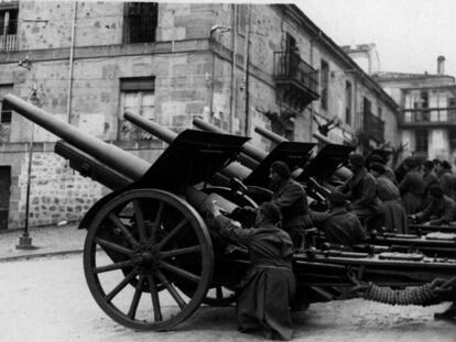 Cañones de artillería italianos en Sigüenza (Guadalajara), en octubre de 1936. La fotografía la tomó Guido Giovinazzi.