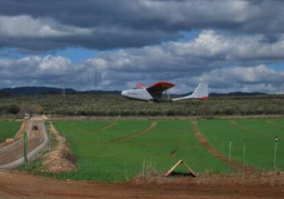 Avión no tripulado empleado en teledetección de estrés vegetal.