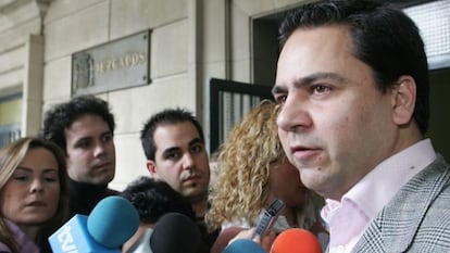 Agust&iacute;n Pav&oacute;n, tras declarar en el juicio celebrado en 2006.