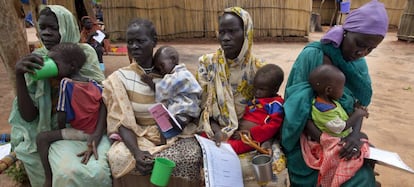 Mujeres y niños en el campo de refugiados de Yida, en 2012.