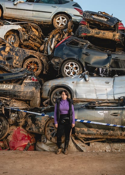 Laura Requena se vio sorprendida por la riada en su coche. Logró aferrarse al techo de su vehículo mientras era arrastrada por la corriente. Estuvo cuatro horas subida a un árbol.