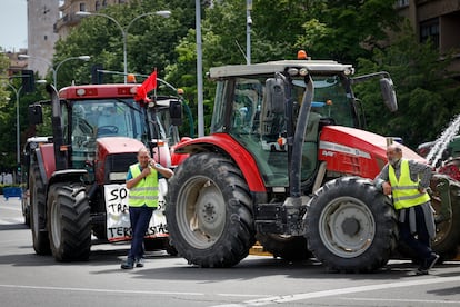 Tractores en el centro de Pamplona, el día 10 de mayo.