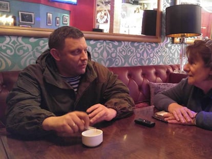 El líder asesinado de la autoproclamada República de Donetsk, Alexander Zajarchenko, en una entrevista con Pilar Bonet, en 2017 en un hotel de Donetsk