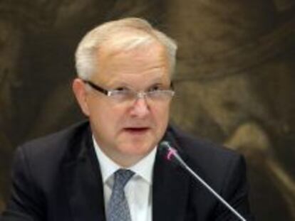 El vicepresidente de la CE)y responsable de Asuntos Econ&oacute;micos, Olli Rehn, durante su intervenci&oacute;n hoy en Roma.