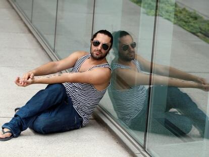Rafael Amargo, que estrena el jueves <i>Folies Bergère de París</i>, su coreografía para el espectáculo <i>Zorro</i>, se instala en la capital francesa. El bailaor y coreógrafo español se traslada de manera permanente a la ciudad, en la que ya ha residido varias temporadas compaginándola con Madrid.