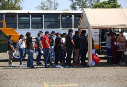 La donación de Estados Unidos se hizo pública a unos días de la visita de Kamala Harris, la vicepresidenta de EE UU, el pasado 8 de junio. El interés del Gobierno mexicano en esta vacuna radica en que solo necesita una dosis y no requiere de una red de ultracongelación para su distribución. 