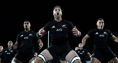 All Blacks realizan su haka antes del duelo con los Lions.