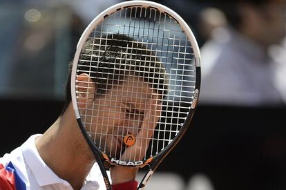 El serbio Novak Djokovic, número uno del mundo y derrotado hoy, durante el partido.