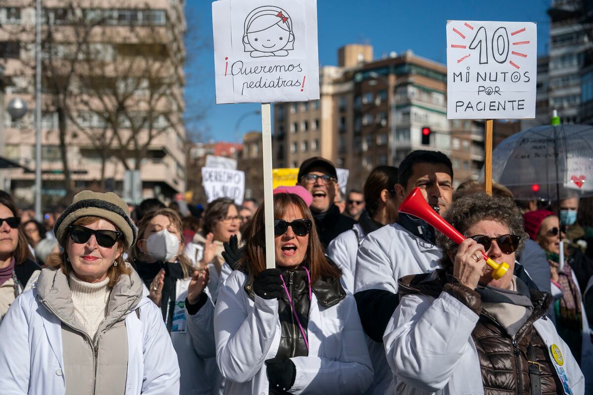 El Gobierno de Ayuso tilda de “política” la protesta y asegura que ...
