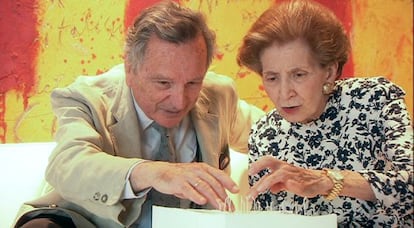 La mecenas navarra Mar&iacute;a Josefa Huarte, junto al arquitecto Rafael Moneo.