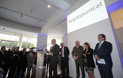 Antonio Caño, durante su intervención en la que ha dicho que elpais.cat "no es un suplemento, es hacer un nuevo diario".