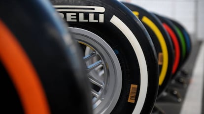 Pneumàtics de Pirelli alineats, en una foto d'arxiu.