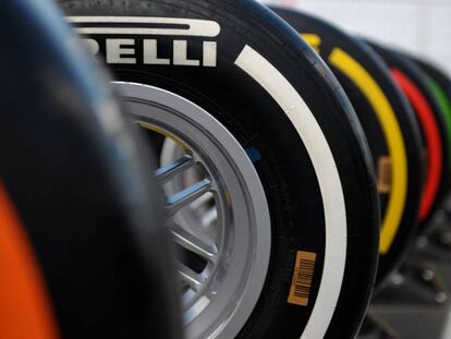 Neum&aacute;ticos de Pirelli alineados, en una foto de archivo.