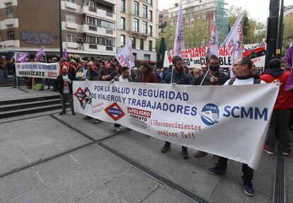 Manifestación de los trabajadores de Metro denunciando la exposición al amianto, en abril de 2019. 