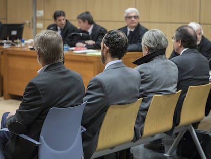 Cuatro de los acusados por malversación del Palau de les Arts, este martes, durante el juicio en Valencia.