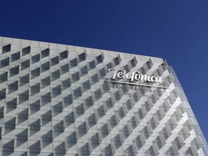 Telefónica eleva al 1% la subida salarial en la prórroga del convenio con dos días de teletrabajo