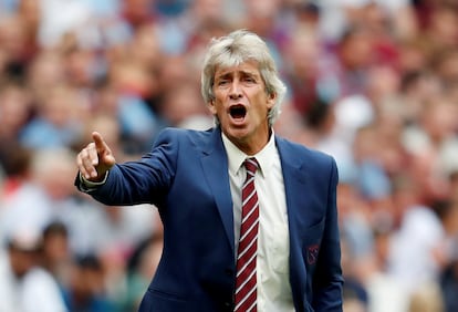 Manuel Pellegrini, durante su etapa en el West Ham.